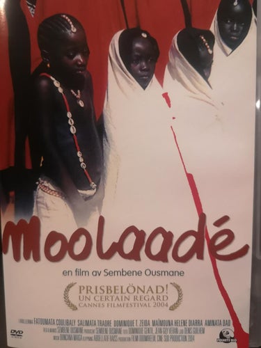 Moolaadé fristaden (2004) Ousmane Sembene med Fatoumata Coulibaly.