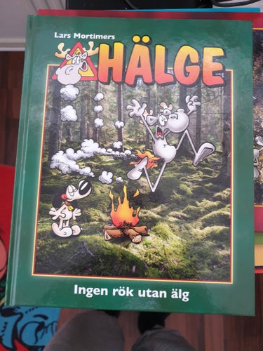 Hälge: Ingen rök utan älg av Lars Mortimer, 2004