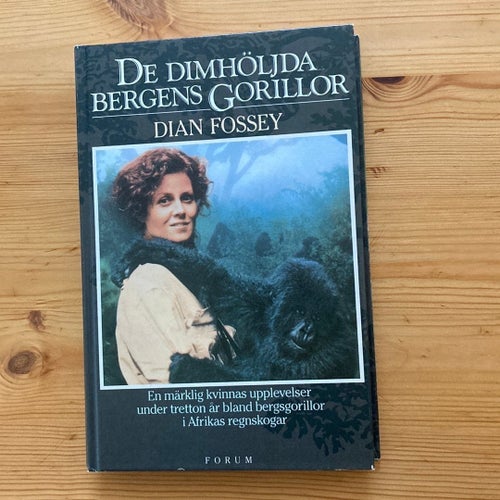 De dimhöljda bergens gorillor av Dian Fossey, 1990