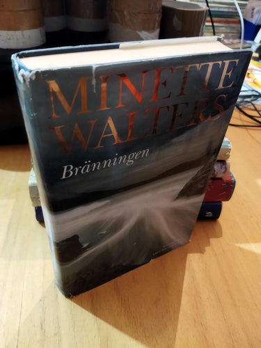 Bränningen av Minette Walters. Bok, inbunden. Very Fine plus