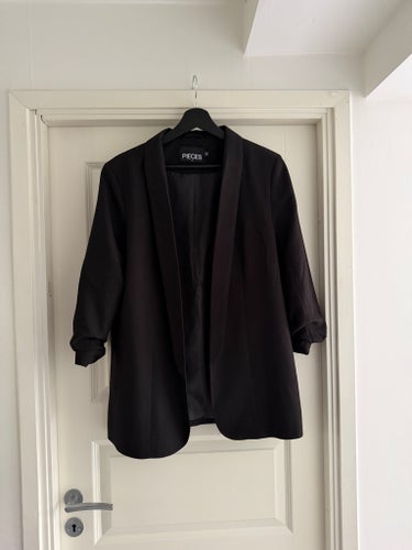 Pieces kavaj/blazer i storlek L/XL. Nyskick!