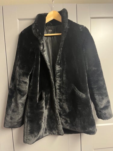ONLY svart faux päls jacka, storlek S