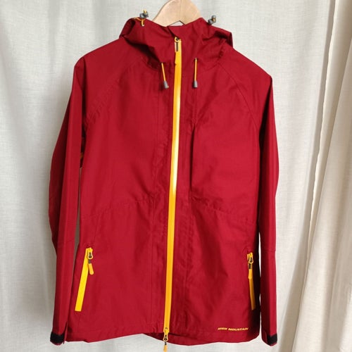 NWOT High Mountain röd regnjacka, storlek 38