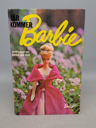 Här Kommer Barbie - Cynthia Lawrence, Bette Lou Maybee