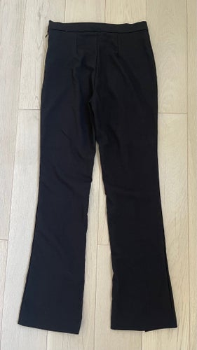 H&M svarta högmidjade byxor, storlek 40