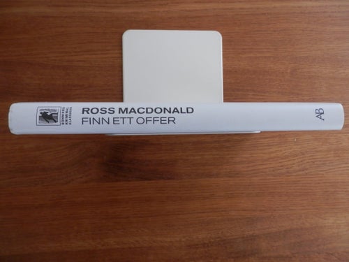 Finn ett offer av Ross MacDonald. Med Lew Archer. Bonniers Kriminalklassiker