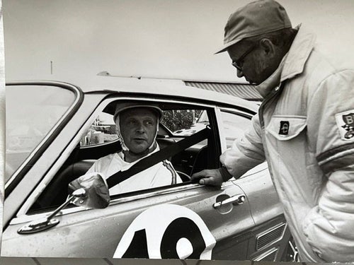 Bo Ljungfeldt på Knutstorp i sin Ford under 60-talet - 13 x 18 cm original-FOTO