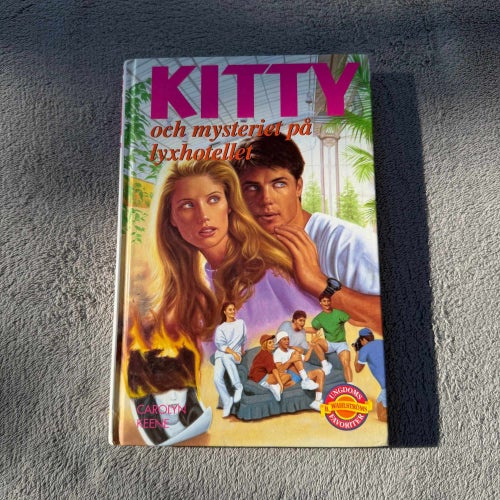 Carolyn Keene - Kitty mysteriet på lyxhotellet
