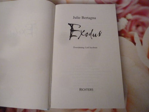 JULIE BERTAGNA, EXODUS, BOK, 2004