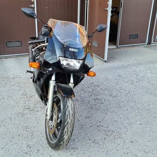 Yamaha FZR600 -92