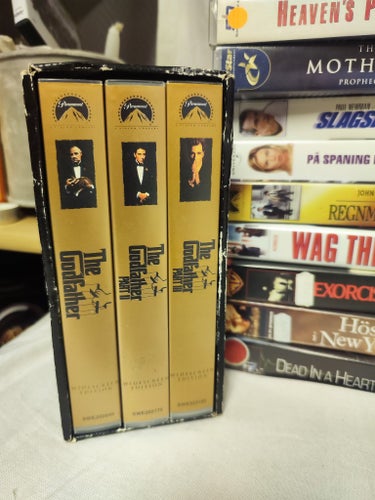 Stor samling VHS-filmer: The Godfather Collection, Hannibal, Forrest Gump,