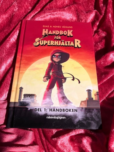 Handbok för Superhjältar: Del 1: Handboken av Elias & Agnes Våhlund