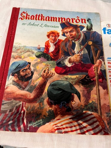 Skattskammarön av Robert L. Stevenson & Fablernas Värld - Årgång okänd