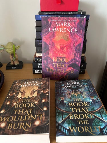 The book that wouldn’t burn, HELA TRIOLOGIN