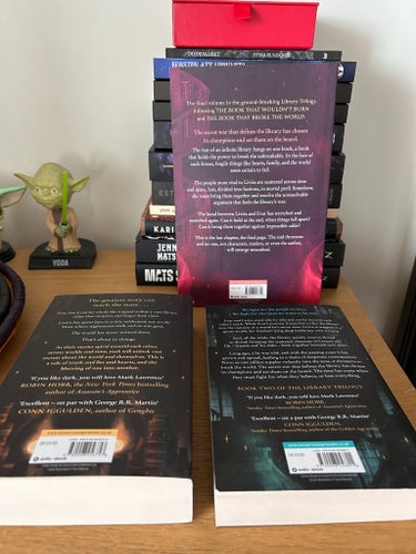 The book that wouldn’t burn, HELA TRIOLOGIN