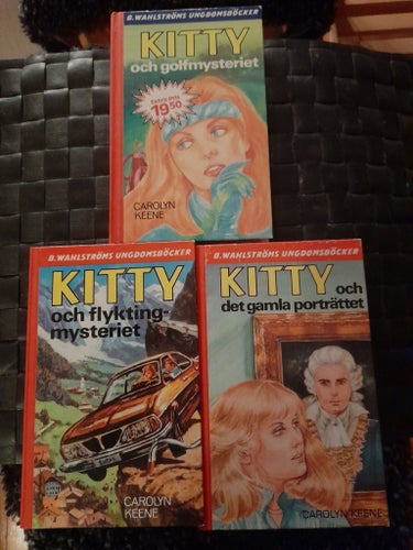 Kitty i 3 olika mysterieböcker......