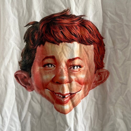 Vit t-shirt med Alfred E. Neuman MAD Medium