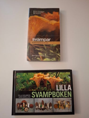 2 st svampböcker i fickformat: Lilla Svampboken & Svampar bestämning 414 arter