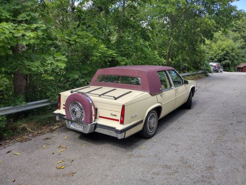 Cadillac deVille 1985