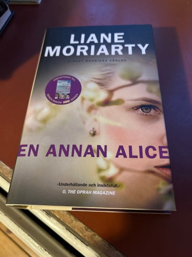 En annan Alice av Liane Moriarty, 2014