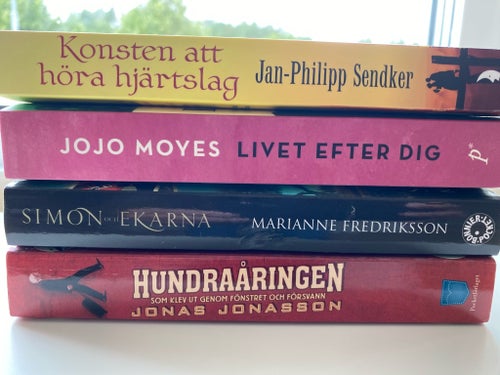 4 pocketböcker. Bla Hundraåringen, Simon och ekarna, Livet efter dug, Konsten at