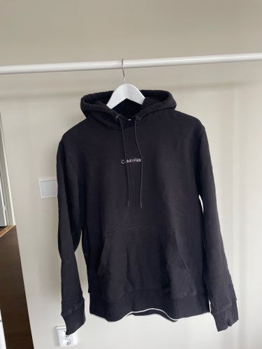 Calvin Klein svart huvtröja