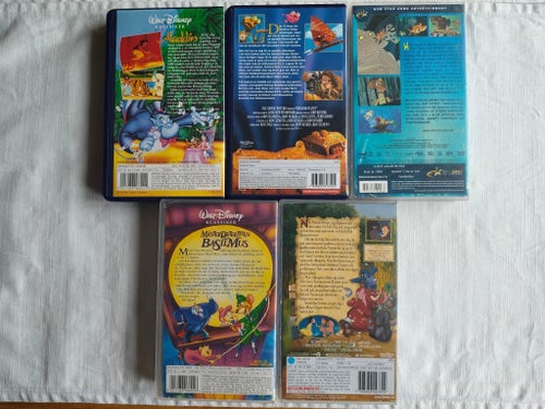 5 VHS-filmer: Aladdin, Skattkammarplaneten, Mästerdetektiven Basil Mus, Tarzan