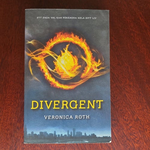 Divergent av Veronica Roth, 2012