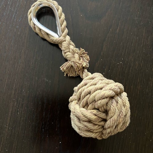 Handgjord nyckelring ”Apnäveknut”