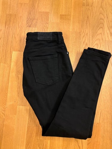 KARVE svarta jeans, storlek W31-L32