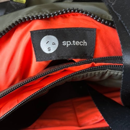 Sp. Tech. Axelremsväska i khaki fotoväska. Funktionell, kameraväska