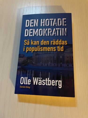 Den hotade demokratin så kan den räddas i populismens tid / Wästberg, Olle