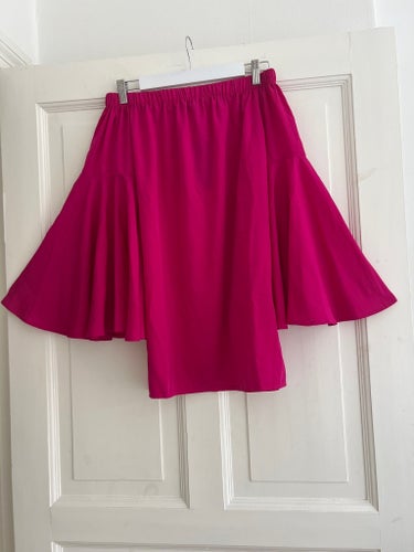 Ny med lapp Boohoo off shoulder topp / miniklänning med vida ärmar i magisk färg