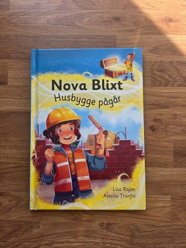 Nova Blixt Husbygge pågår av Lisa Rajan