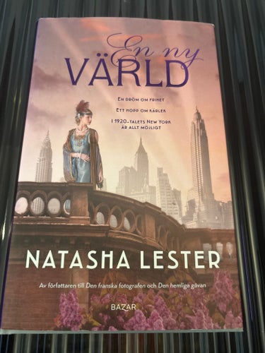 En ny värld av Natasha Lester, 2022