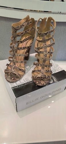 Ellie Goulding Sandaler med klack i ormskinnsmönster, storlek 40