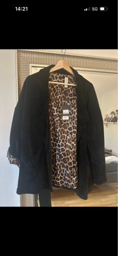 New COLLECTION svart jacka, storlek ONESIZE