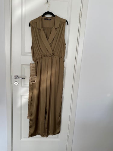 Zara grön jumpsuit, storlek M