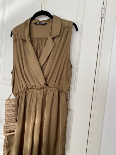 Zara grön jumpsuit, storlek M