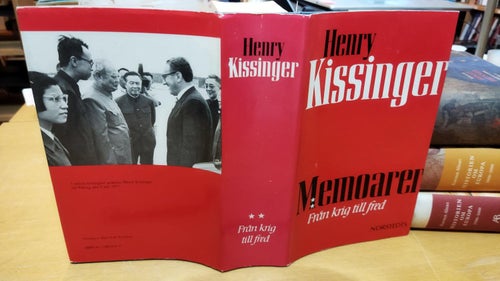Memoarer Från krig till fred av Henry Kissinger. Bok. Very Fine plus.