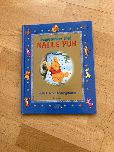 NY. Sagostunder med Nalle Puh av Richters, 2002. Aldrig läst