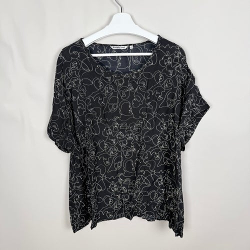 Sincerely Loved svart topp, storlek 52/54