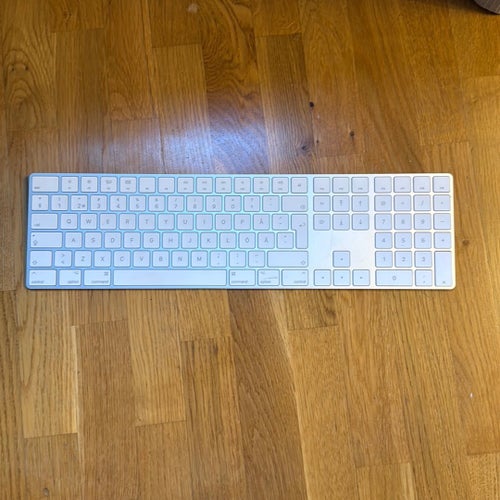 Trådlöst Apple Magic Keyboard med numerisk del