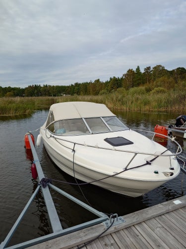 Bayliner Capri 2152 med trailer