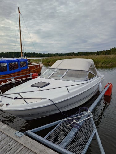 Bayliner Capri 2152 med trailer