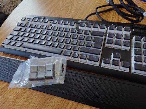 Corsair Strafe MK.2 RGB gaming tangentbord mx red med nya keycaps.
