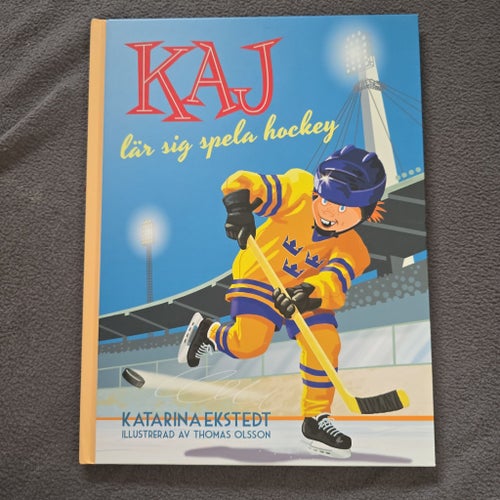 Kaj lär sig spela hockey av Katarina Ekstedt