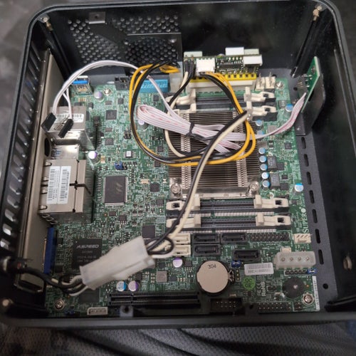 Supermicro A1SRI-2558F + Pico PSU + ITX chassi