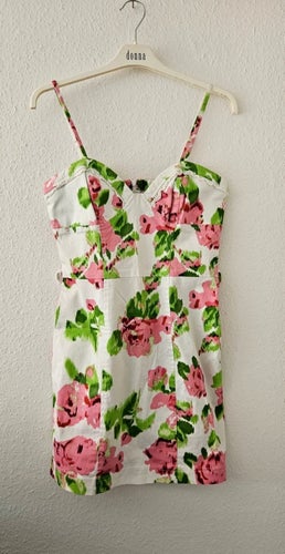 Gina Tricot mini klänning tubklänning i storlek 38
