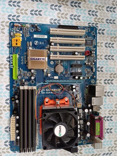 Gigabyte GA-M52L-S3 + Athlon 4800+ 4GB Corsair DDR2 RAM